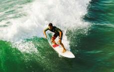 九游娱乐_萨林杰狂轰40+31创历史！深圳开局31分领先令凯撒无奈摇头