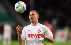 【九游体育入口】C罗再创历史！梅开二度助利雅得胜利登顶，39岁传奇续写不老神话