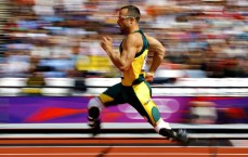 【九游体育】NBA季后赛激战正酣 东西部豪强争夺总决赛门票