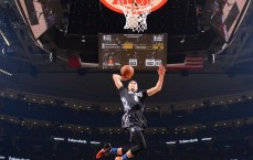 【九游体育官网】库里狂轰50分率勇士逆转胜，三分神射再创历史纪录