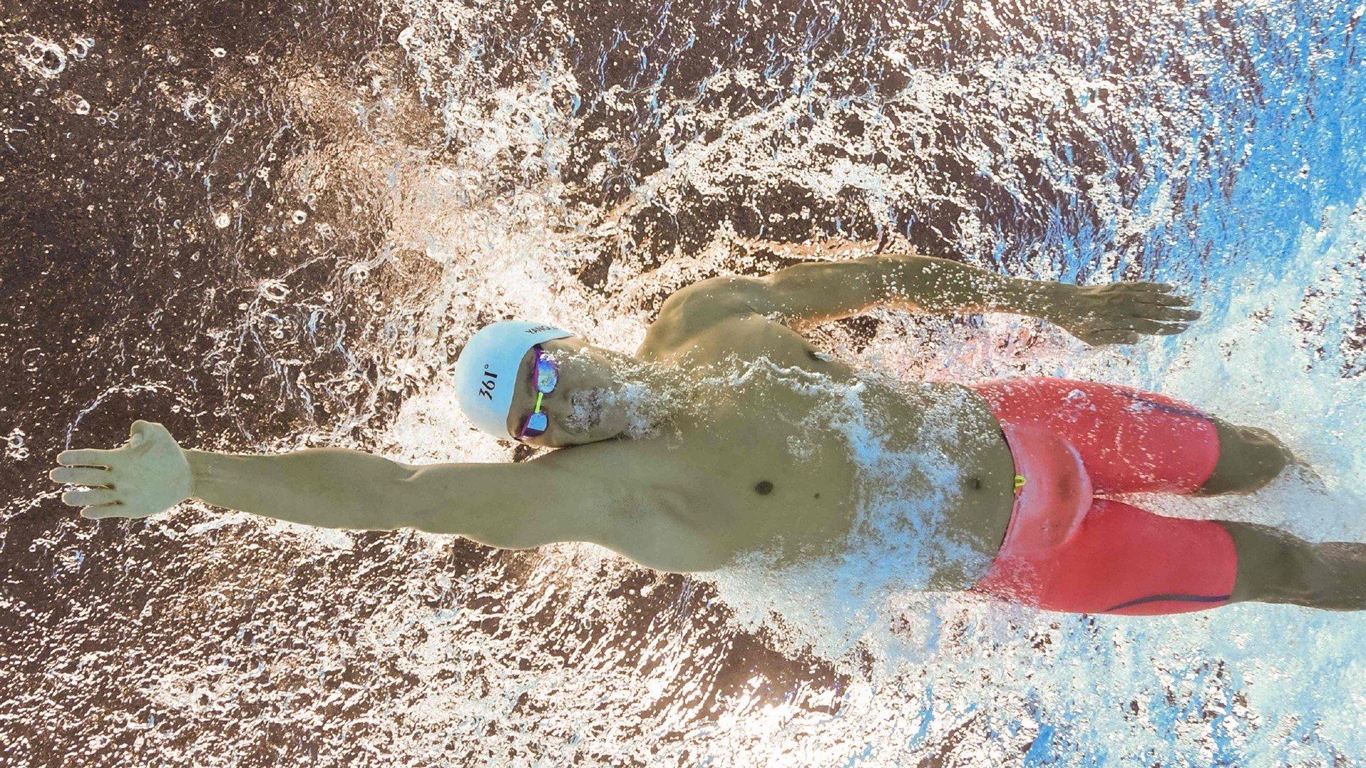 国际帆船赛激战正酣 顶尖选手逐浪争锋